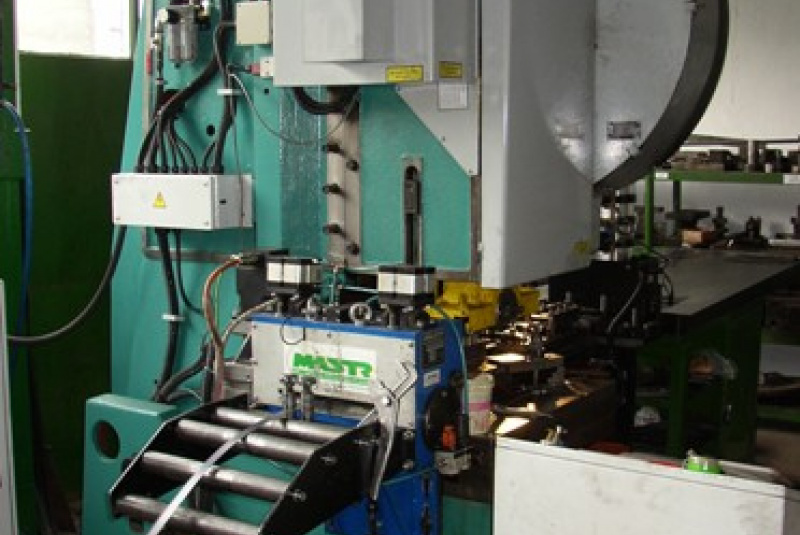 Stroje a zariadenia / Výstredníkové lisy - foto Stroje a zariadenia / Výstredníkové lisy - foto